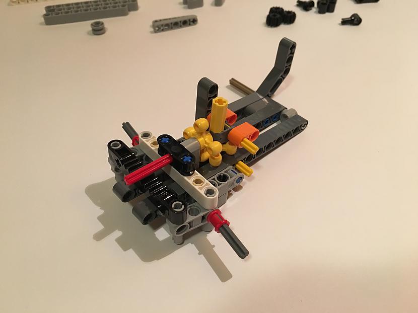 Kā jau jebkuru darbu sākot... Autors: Fosilija Montējam lielāko LEGO Technic modeli – 1. daļa