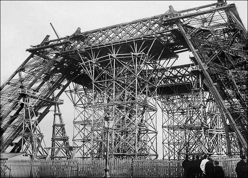 Eifeļa torņa būvniecības laikā... Autors: Mao Meow Skaties, kā Parīzē būvēja Eifeļa torni!