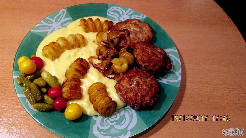Pēdējie mazie tomātiņi un... Autors: rasiks Pusdienas ar kartupeli bez mugurkaula