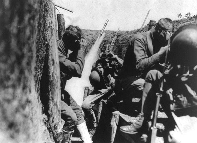 Amerikāņu kareivji uzvelk... Autors: Lestets 1. pasaules kara ieroči un tehnoloģijas | 1. daļa