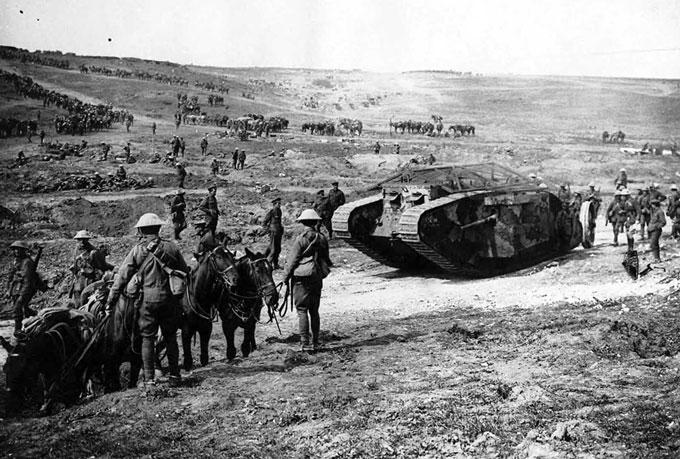 britu Mark I tanks starp... Autors: Lestets 1. pasaules kara ieroči un tehnoloģijas | 2. daļa