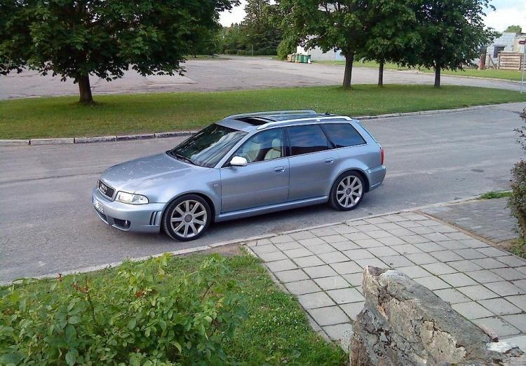 Audi RS4 2008 gads Autors: LGPZLV Kādas dārgas mašīnas uz Latvijas ceļiem bija PIRMS 10 GADIEM!