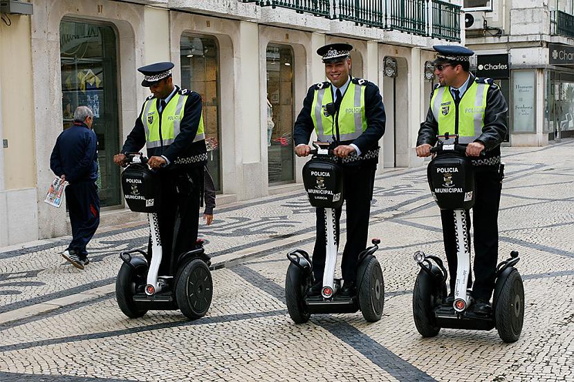Portugālē ASV Turcijā Vācijā... Autors: Bauskas Motormuzejs Neparasti policijas pārvietošanās līdzekļi pasaulē!