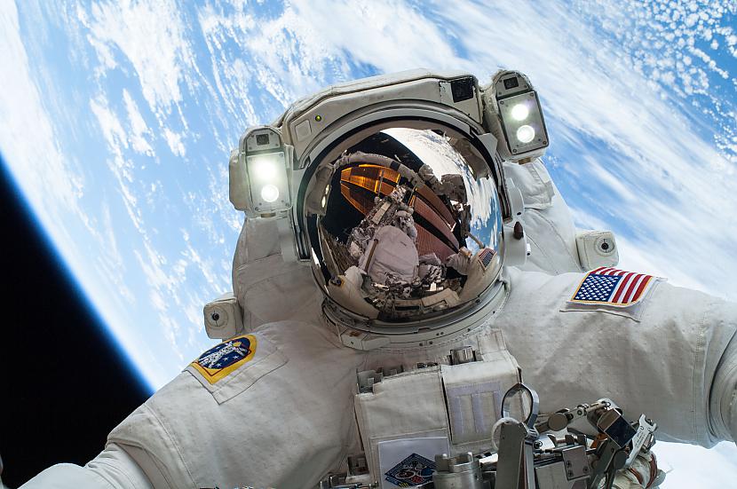 Astronautam nokļūstot kosmosā... Autors: Fosilija Interesanti fakti par jebko! #6. daļa.