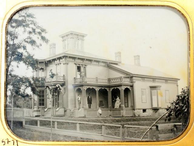 Ģimene pie mājas Volkota... Autors: Lestets Agrīnās fotogrāfijas: kāda bija dzīve 1840-tajos