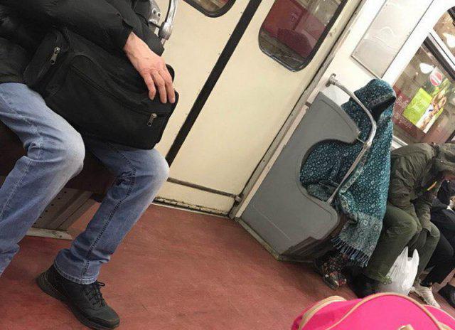 Nez vai ta ir paslēpusies ome... Autors: Latvian Revenger Krievijas metro - visstilīgākie cilvēki mīt šeit!
