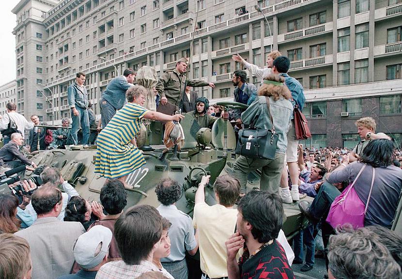 Cilvēki censcaronas aizkavēt... Autors: Lestets PSRS sabrukums vēl neredzētās bildēs