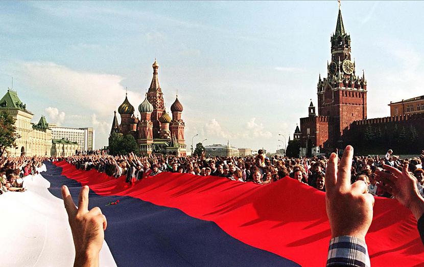 Svinības Maskavā pēc puča... Autors: Lestets PSRS sabrukums vēl neredzētās bildēs