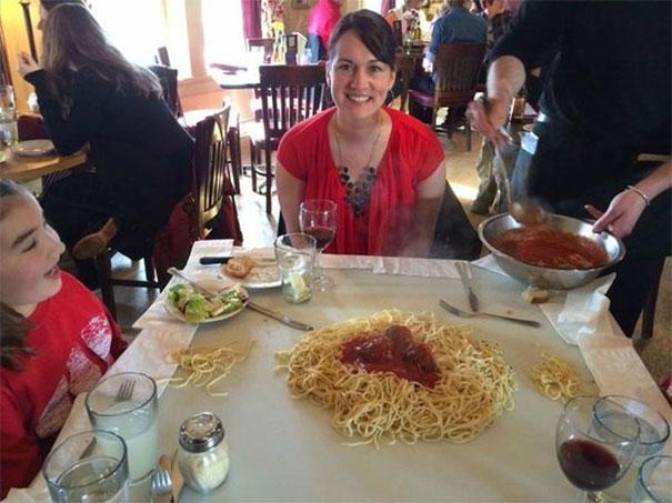  Autors: matilde 30+ reizes, kad restorāni «nedaudz» pārcentās ar ēdienu pasniegšanu