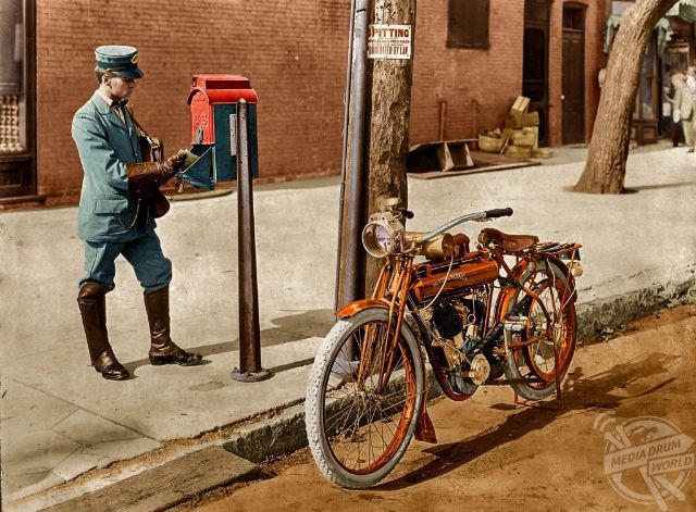 Pastnieks ar lidojoscarono... Autors: Lestets Pirmo automobīļu un motociklu krāsotās fotogrāfijas no 20. gs. sākuma