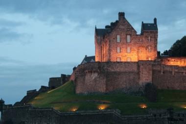 Edinburgas pils   sens... Autors: ĶerCiet Top 10 spokainākās pasaules pilis
