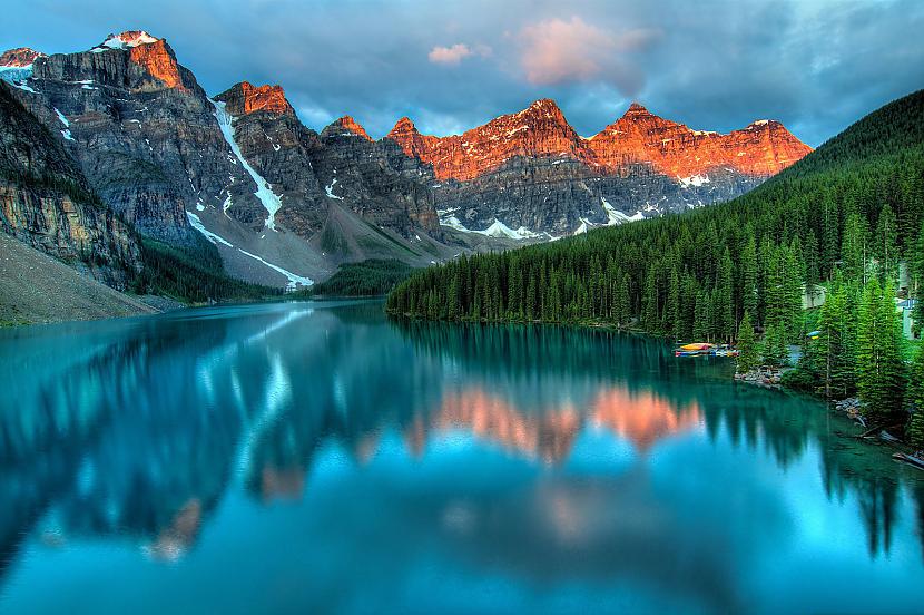 Moiraine ezers Kanāda Autors: matilde 24 pasakainas vietas, kuras ir vērts apmeklēt arī mūsdienās