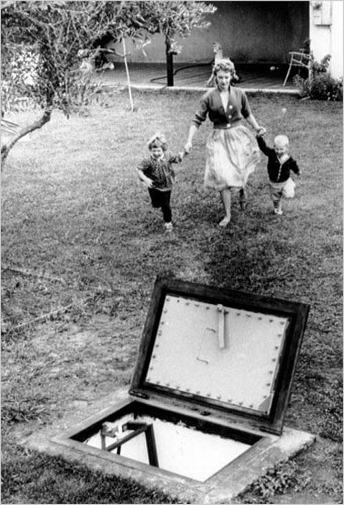 nbspMāte ar bērniem trenējas... Autors: Lestets Kodolkara patversmes ASV no Aukstā kara laikiem