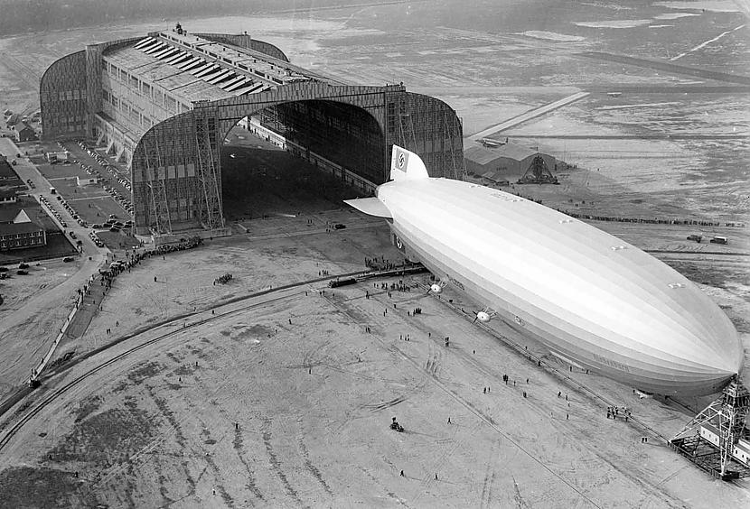 Dirižablis tiek iebīdīts... Autors: Lestets Hindenburga katastrofa 1937. g.