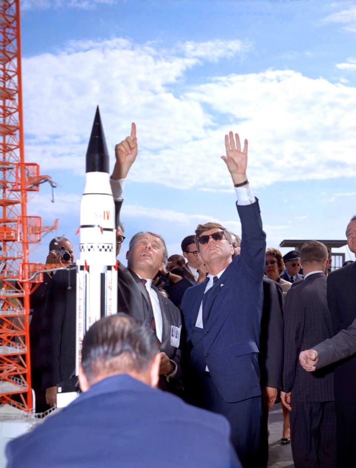 Verners von Brauns kopā Dž... Autors: Lestets NASA agrīnās dienas retā fotogrāfiju kolekcijā