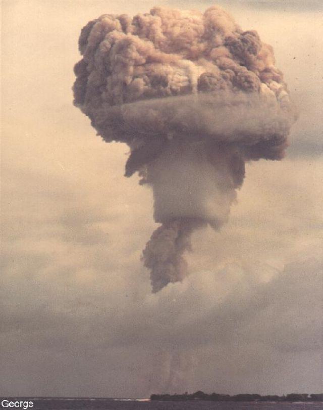 Nevadas izmēģinājumu poligons... Autors: Lestets Atombumbu sprādzienu izmēģinājumi krāsainās fotogrāfijās