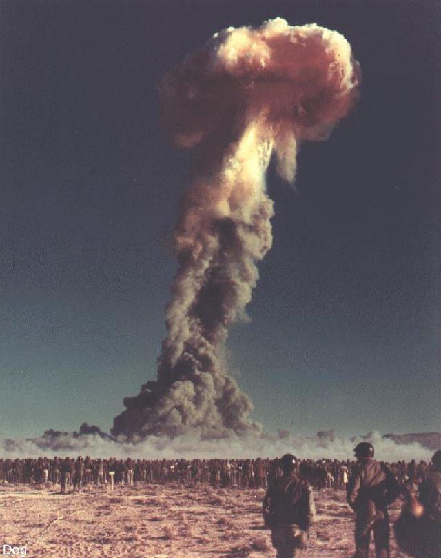 Nevadas izmēģinājumu poligons... Autors: Lestets Atombumbu sprādzienu izmēģinājumi krāsainās fotogrāfijās