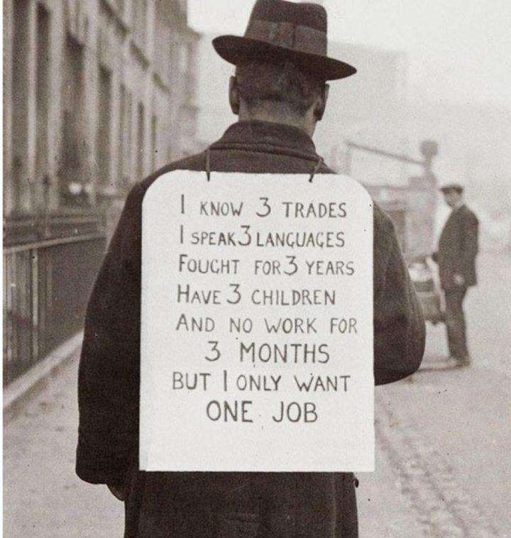 Darba meklēšana 1930 gadāEs... Autors: ĶerCiet 25 vēsturiski foto, kurus tu vēl nebūsi redzējis