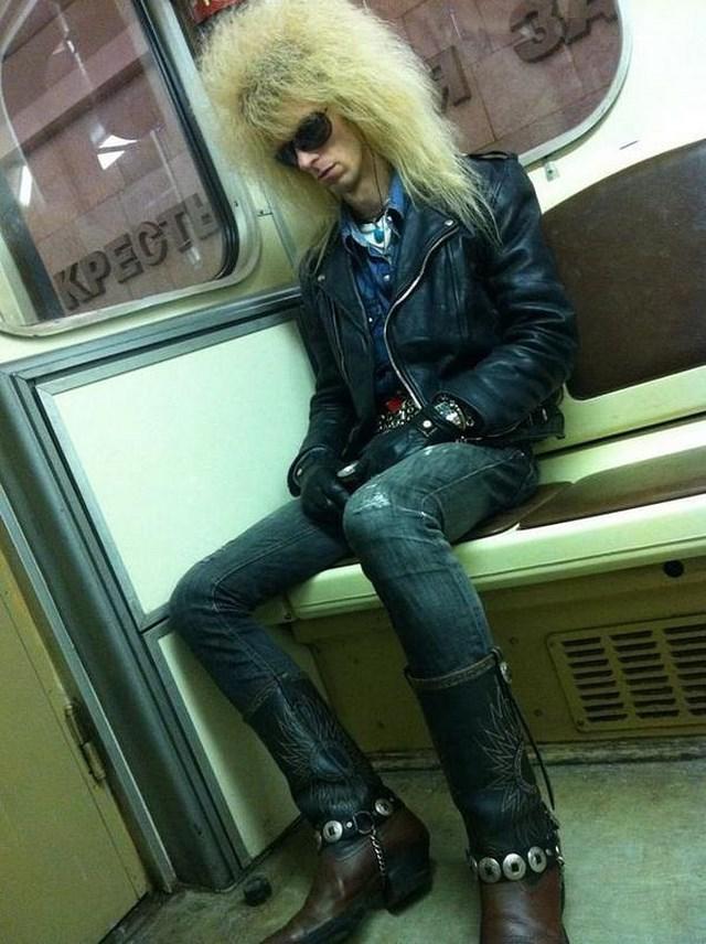  Autors: Charged Maskavas metro dīvainie cilvēki.