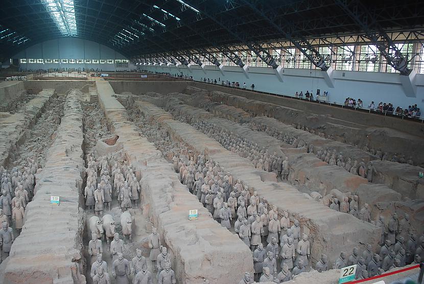 Foto PixabayNo terakotas... Autors: Lestets Kāpēc pirmais Ķīnas imperators uzbūvēja un apraka 7000 lielu terakotas armiju?