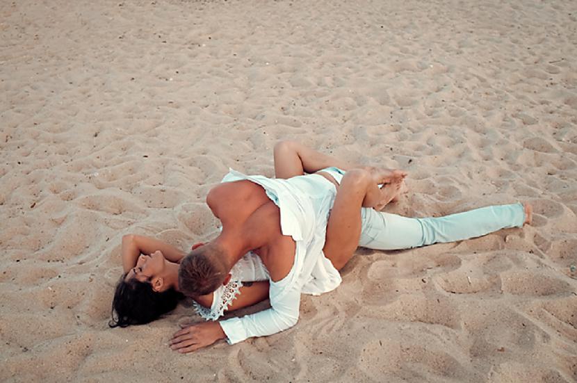 Sekss pludmalēVakars saulriets... Autors: pyrathe Septiņi populāri ieradumi seksā, kas var būt bīstami veselībai