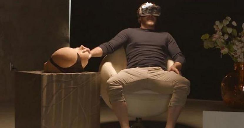 Virtuālās realitātes seksa... Autors: pyrathe 9 intīmas palīgierīces, ko radījuši cilvēki ar bagātu seksuālo fantāziju