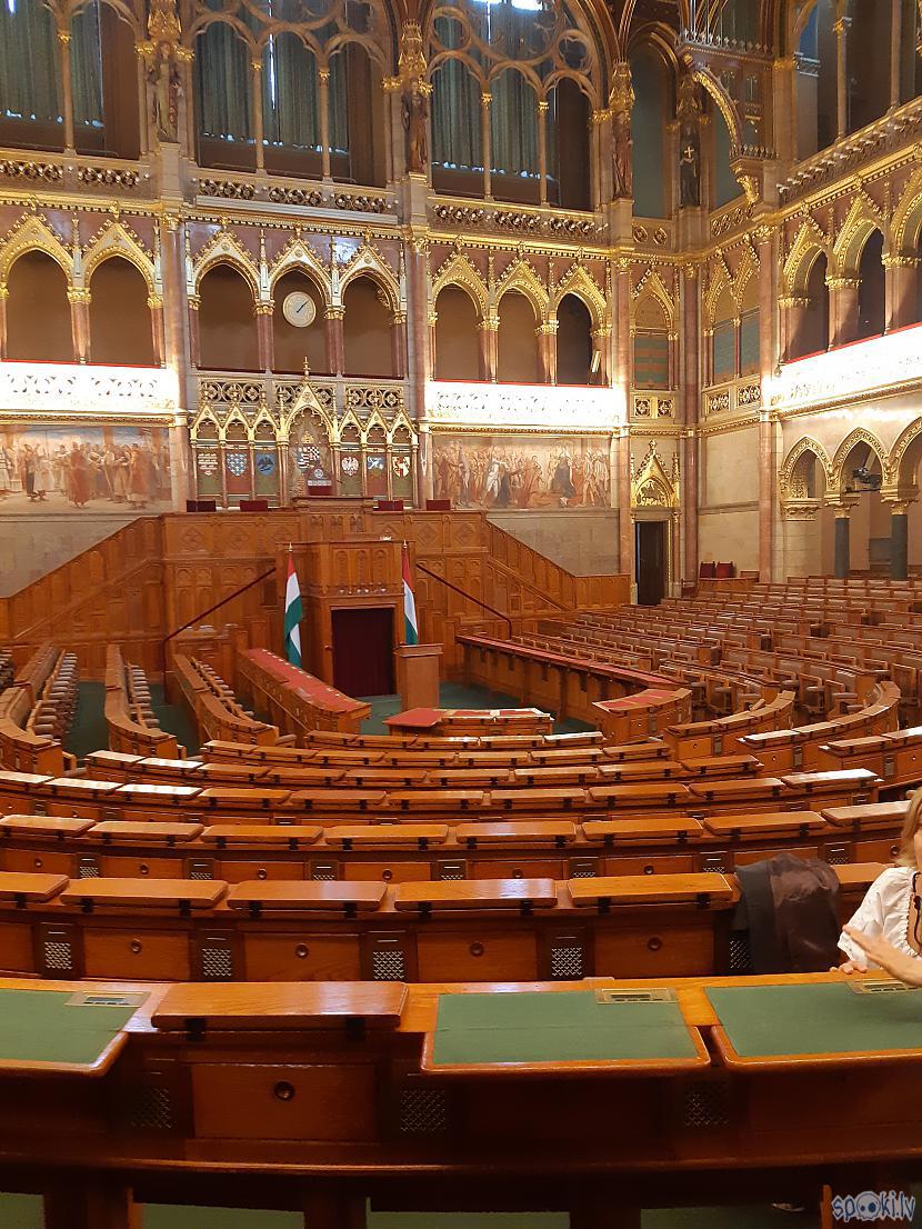 Sēžu zāle Autors: Juris1604 Ceļojuma piezīmes. Ungārijas parlaments.