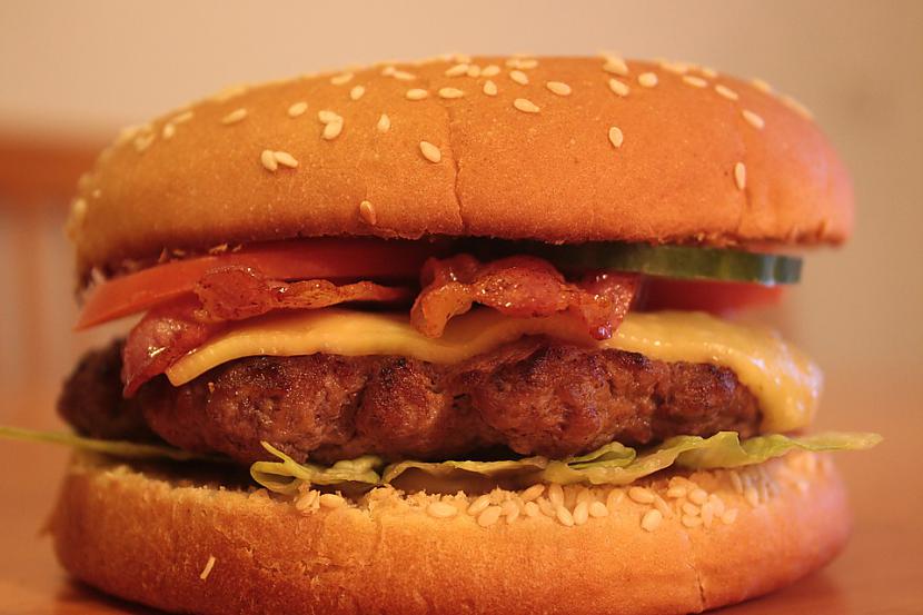 Siera burgers atkarības... Autors: Lestets 10 atkarību izraisošākie ēdieni pasaulē