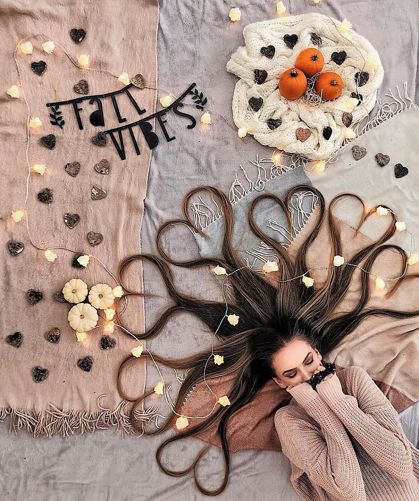  Autors: Latvian Revenger Māksliniece veido foto kompozīcijas, kuras izceļ viņas matu skaistumu