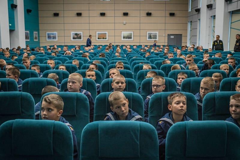 Jaunie skolēni Nahimovskas... Autors: Latvian Revenger Žurnāls TIME izvēlējies labākos 2018. gada foto, un tie liek aizdomāties
