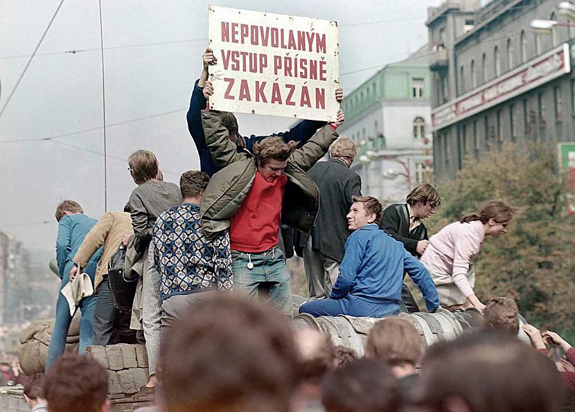 quotNepiederoscaronām personām... Autors: Lestets Kā PSRS ieradās, lai sagrautu 1968. g. Prāgas pavasari