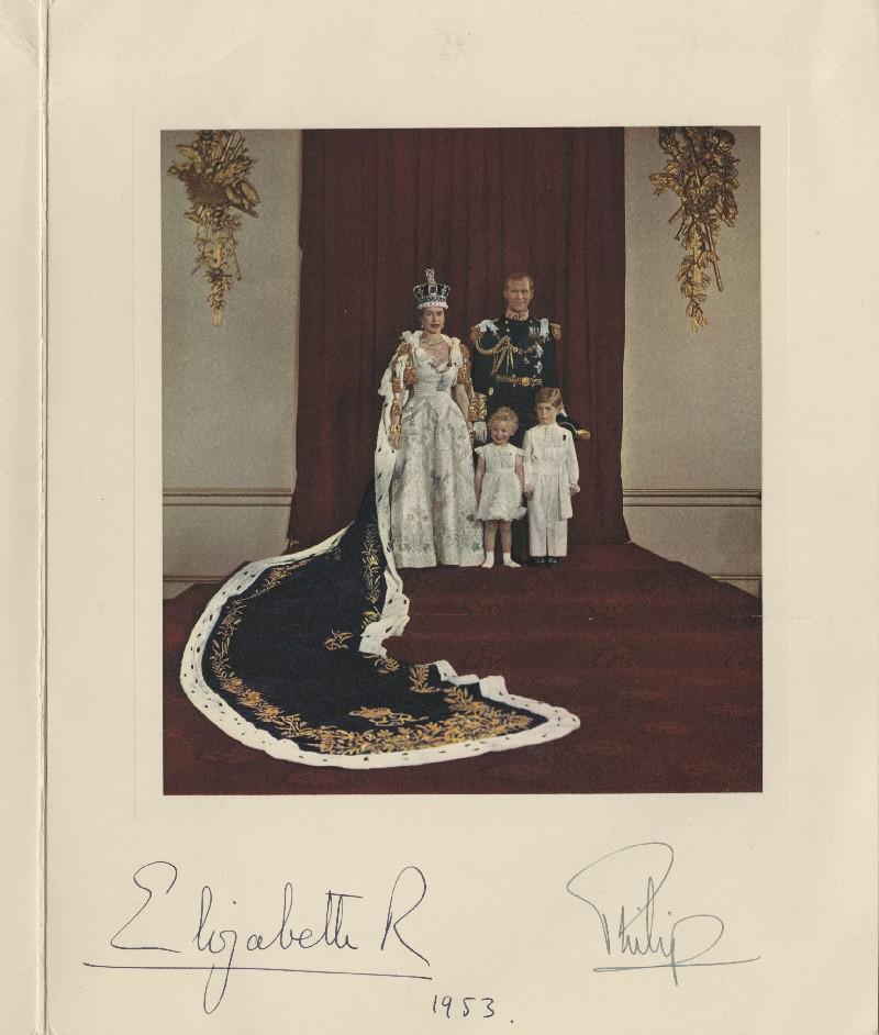 1953 gadā no karalienes... Autors: matilde Labākie karaliskās ģimenes Ziemassvētku apsveikumi no 1942. - 2018. gadam
