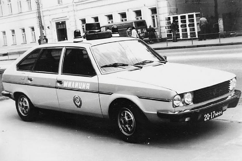 Renault 30 modelis 70to gadu... Autors: Lestets PSRS milicijas auto: Porsche, BMW un Mercedes-Benz