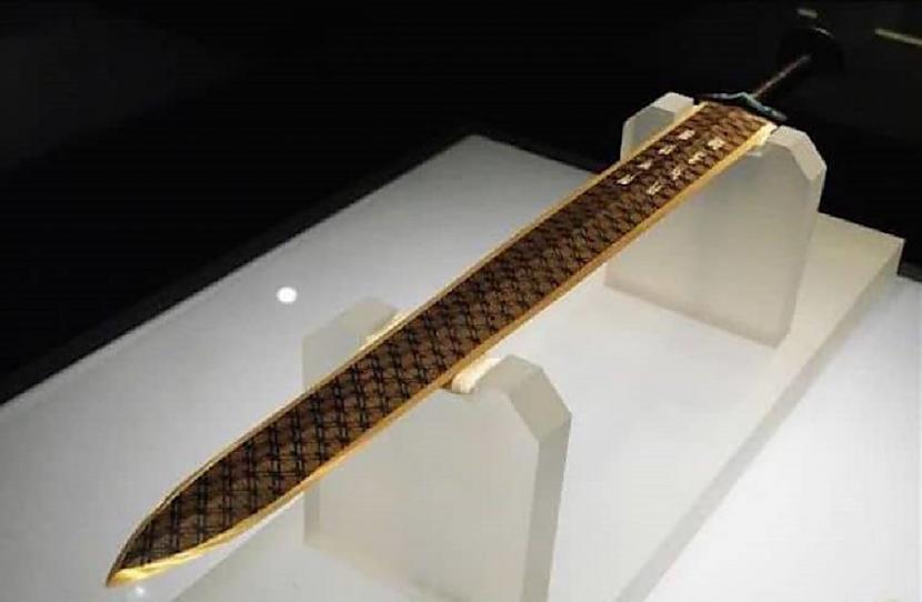 Gou Jian ķīniescaronu vēsturē... Autors: Lestets "Gou Jian" zobens: 2500 gadus vecs atradums, kas ir tikpat ass kā sendienās