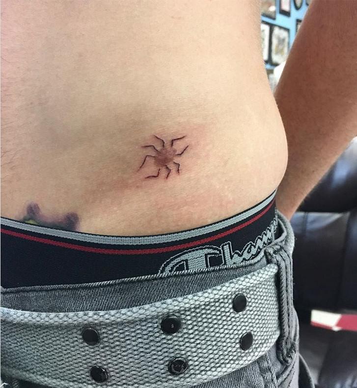 Scaronāds tetovējums var... Autors: The Diāna 20 brīnišķīgi tetovējumi, kuri piesedz ķermeņa nepilnības un rētas