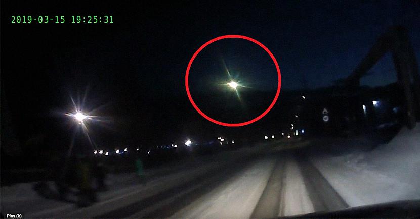 Virs Jevenkijas netālu no... Autors: matilde Krasnojarskas apgabalā iedzīvotāji novērojuši meteorītam līdzīgu objektu