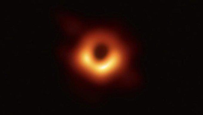 Tas izskatās scaronādi... Autors: matilde Smieklīgākās cilvēku reakcijas par pirmo «Melnā cauruma» attēlu
