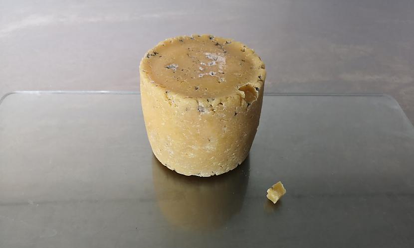 Rubijas Tandohas sejas... Autors: Lestets Šis "cilvēku siers" ir izgatavots no slavenību padušu baktērijas