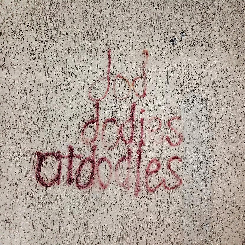  Autors: matilde Radošie Latvijas ielu huligāni jeb pamācoši uzraksti uz sienām
