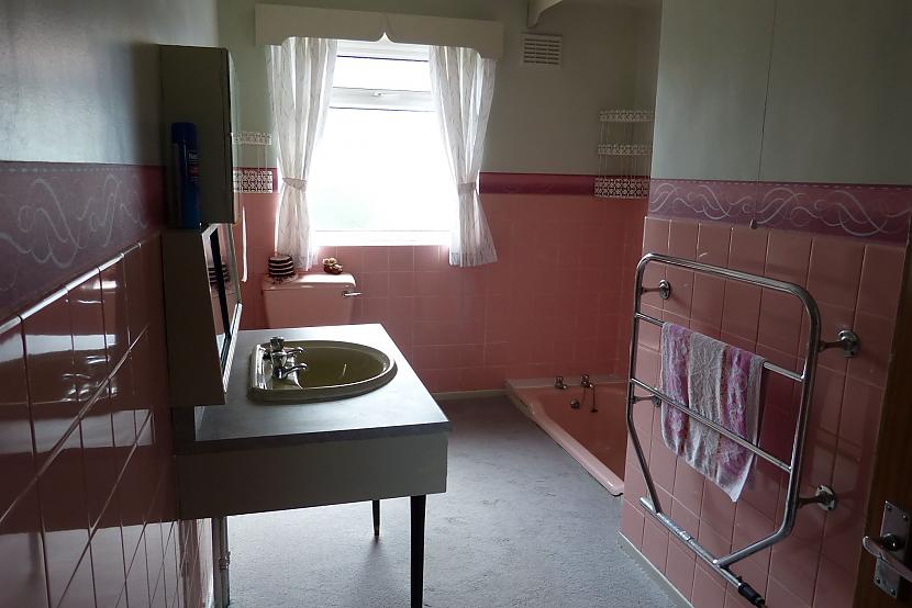 nbspMājā ir rozā vannasistaba... Autors: matilde Foto galerija: Kā izskatās māja, kurā neviens nav bijis iekšā kopš 1960.gada