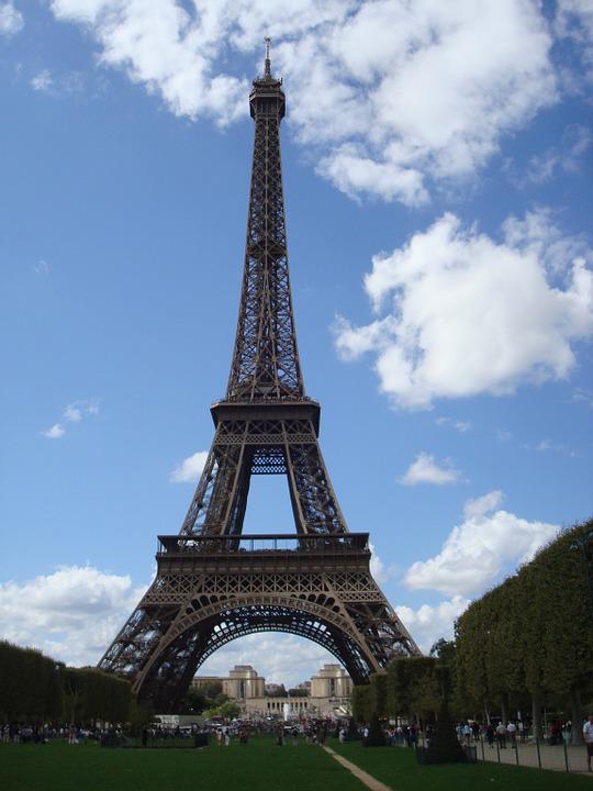 Eifeļa tornisLai arī tas ir... Autors: Lestets 10 tūristu iecienītas vietas, kuras ir aizliegts fotografēt