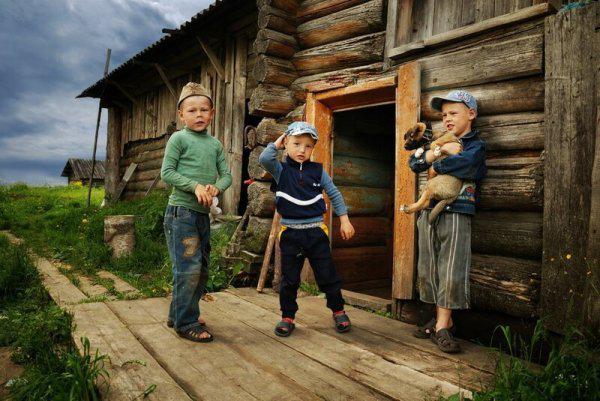  Autors: Fosilija Emociju pilni attēli no viena Krievijas ciematiņa
