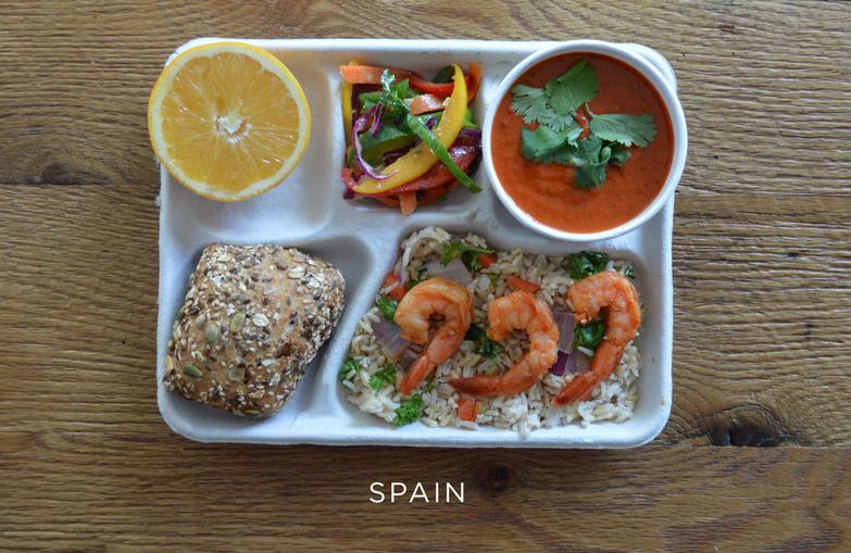 Spānijas skolās ēd scaronādi Autors: Fosilija Ko ēd skolēni katras valsts skolā!