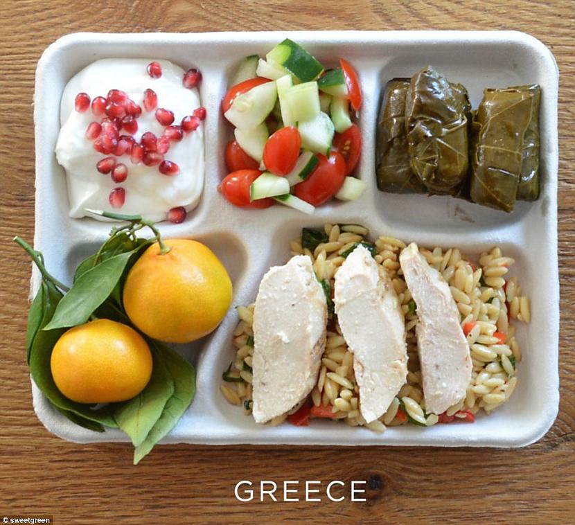 Grieķijā bērni skolās ēd... Autors: Fosilija Ko ēd skolēni katras valsts skolā!