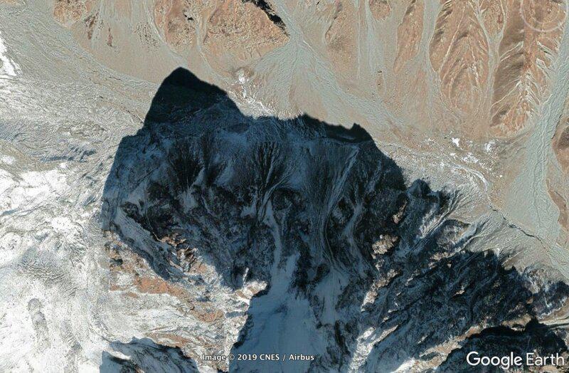 Nekas īpascarons tikai kalna... Autors: matilde 20 interesantas vietas, kas atrastas ar «Google Earth» palīdzību