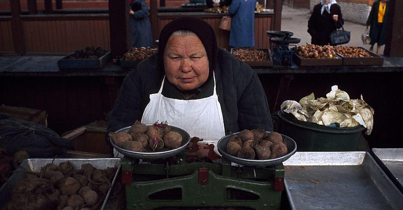 Bietīscaronu tirgoscaronana... Autors: Lestets Īstais PSRS amerikāņa fotogrāfijās