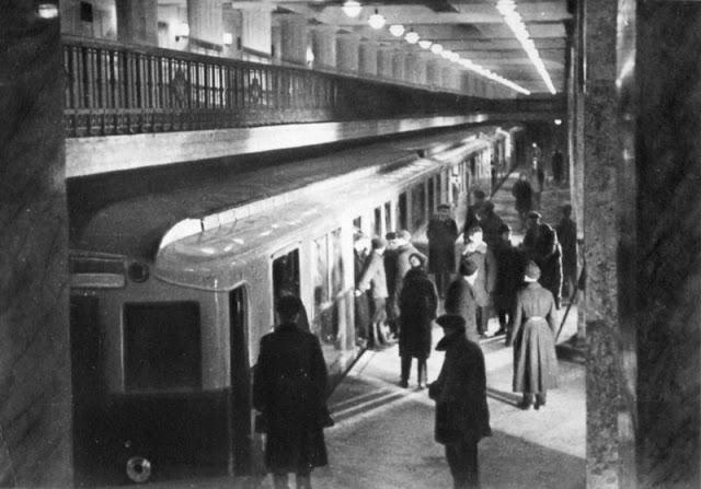 nbspVilciens Komsomoļskā... Autors: Lestets 35 Maskavas metro fotogrāfijas no 1935. g.