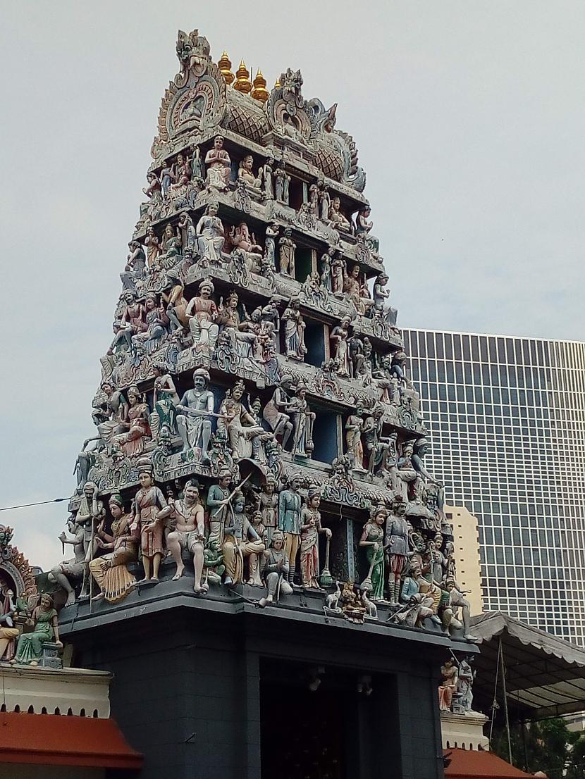 Atkal Indiescaronu templis Autors: turistsr@speles Singapūra turpinās...