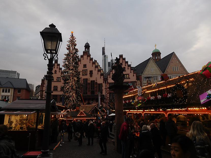  Autors: turistsr@speles Frankfurte: Ziemassvētkus gaidot