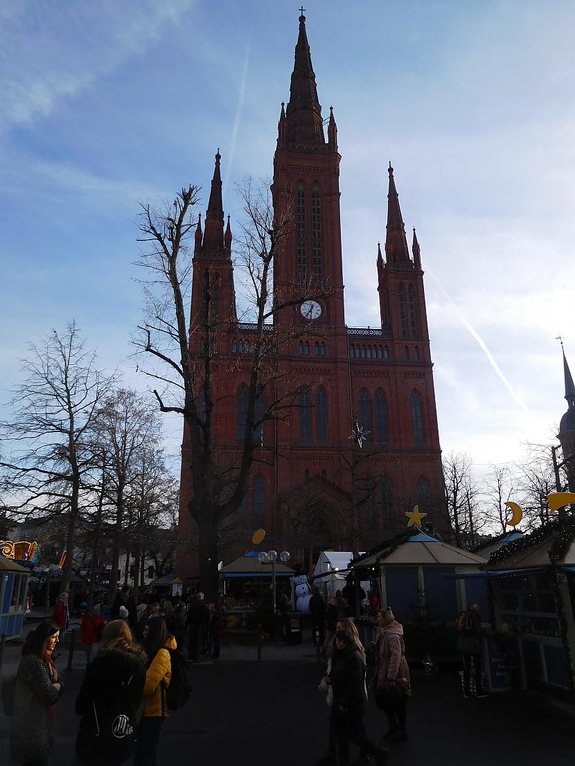 O Baznīca Autors: turistsr@speles Wiesbaden - https://en.wikipedia.org/wiki/Wiesbaden